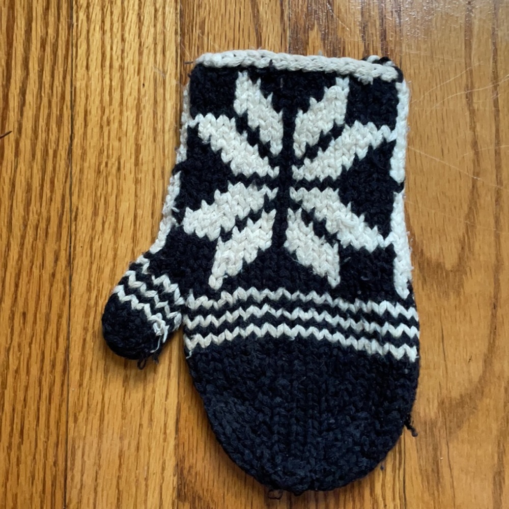 Snowflake Mittens - Picture 3 of 5